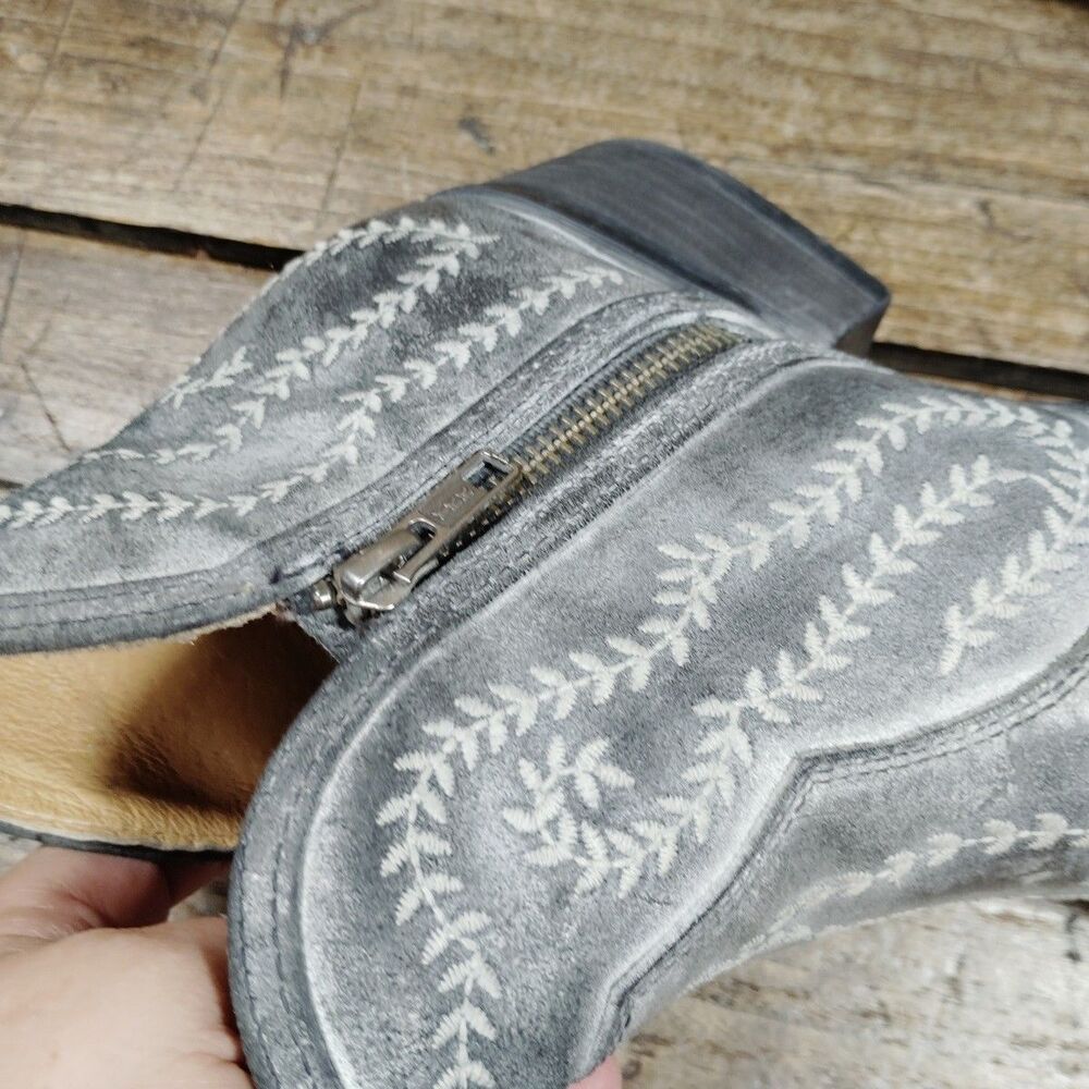 STERLING RIVER Size 11M Leather Ankle Cowboy Boots Gray Embroidered Vines - Picture 7 of 14